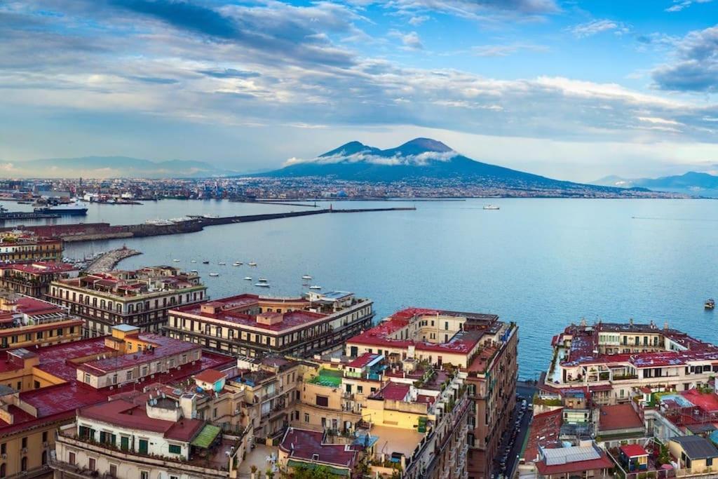 Lovely 11 Guests Flat, Via Tribunali, Center! Napoli