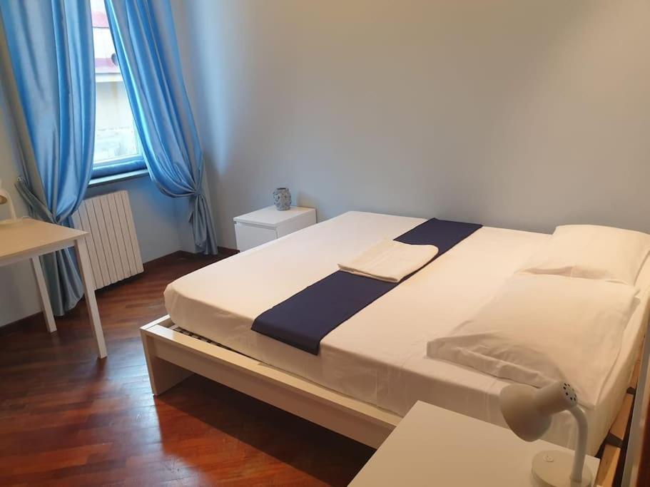 Appartamento Lovely 11 Guests Flat, Via Tribunali, Center! Napoli