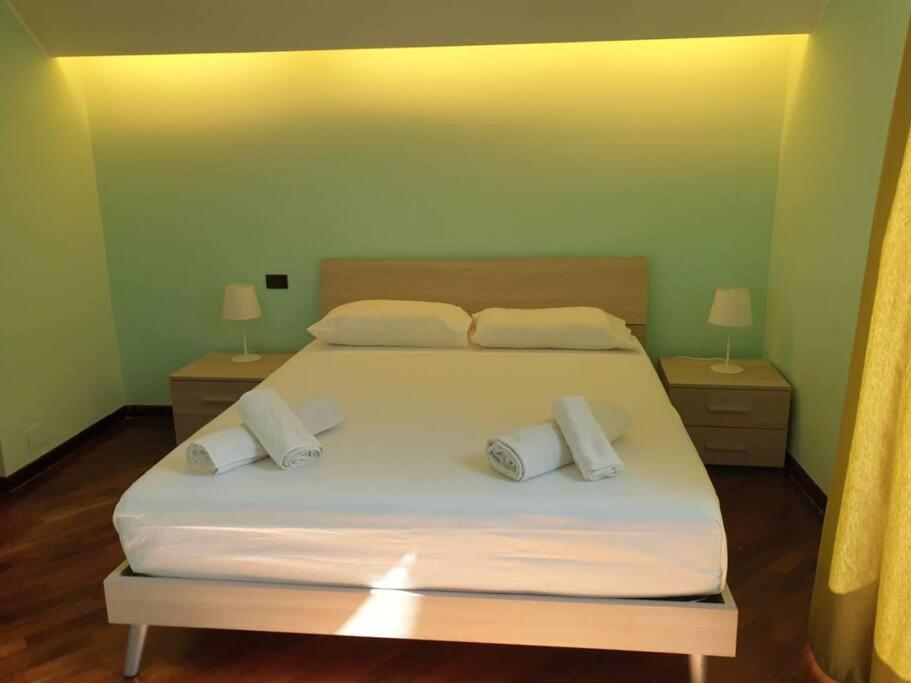 Lovely 11 Guests Flat, Via Tribunali, Center! Appartamento Napoli