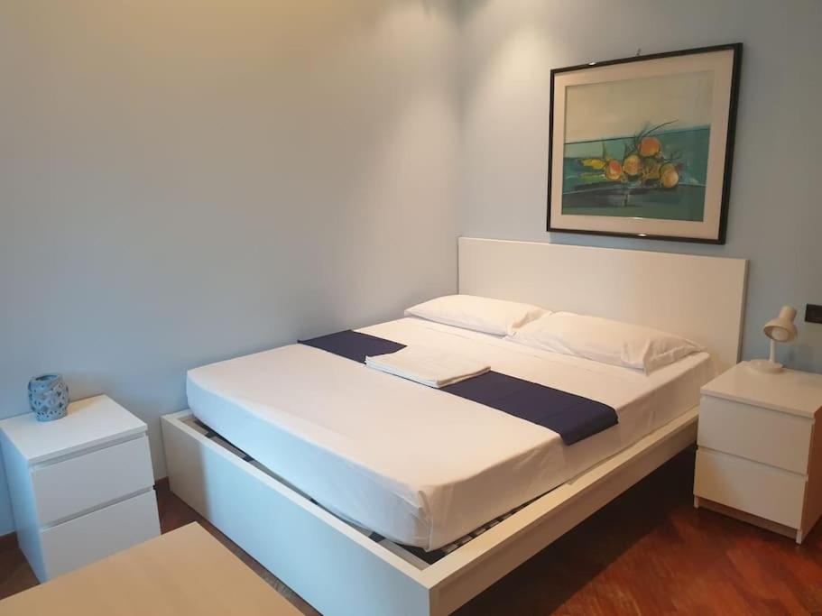 Lovely 11 Guests Flat, Via Tribunali, Center! Napoli