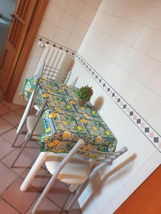 Lovely 11 Guests Flat, Via Tribunali, Center! Appartamento *