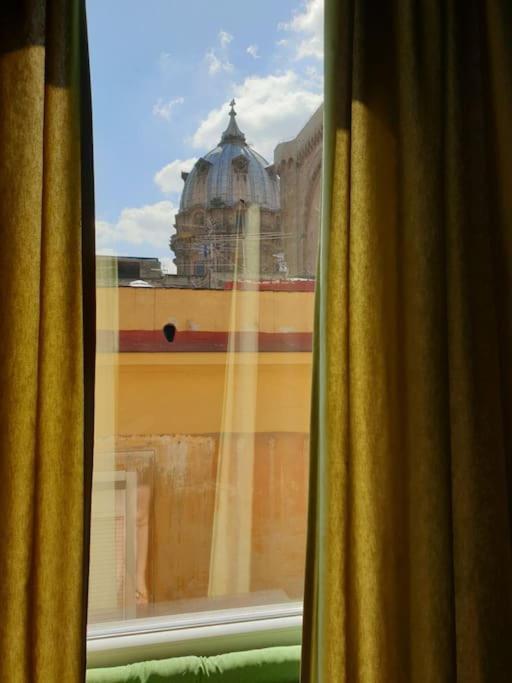 Appartamento Lovely 11 Guests Flat, Via Tribunali, Center!