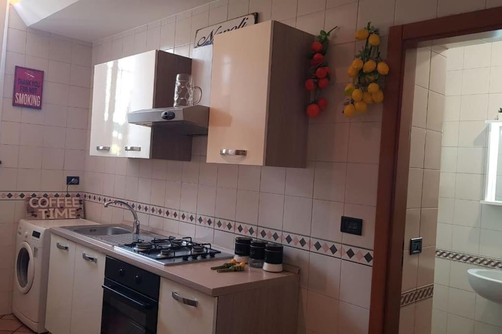 Lovely 11 Guests Flat, Via Tribunali, Center! Appartamento Napoli