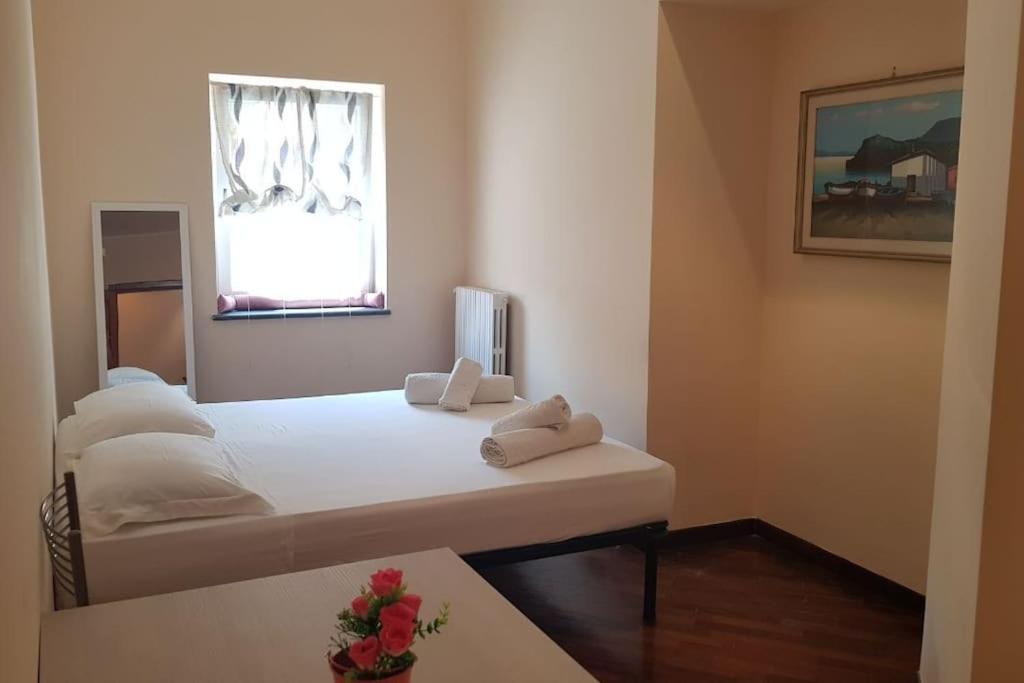 Appartamento Lovely 11 Guests Flat, Via Tribunali, Center! *