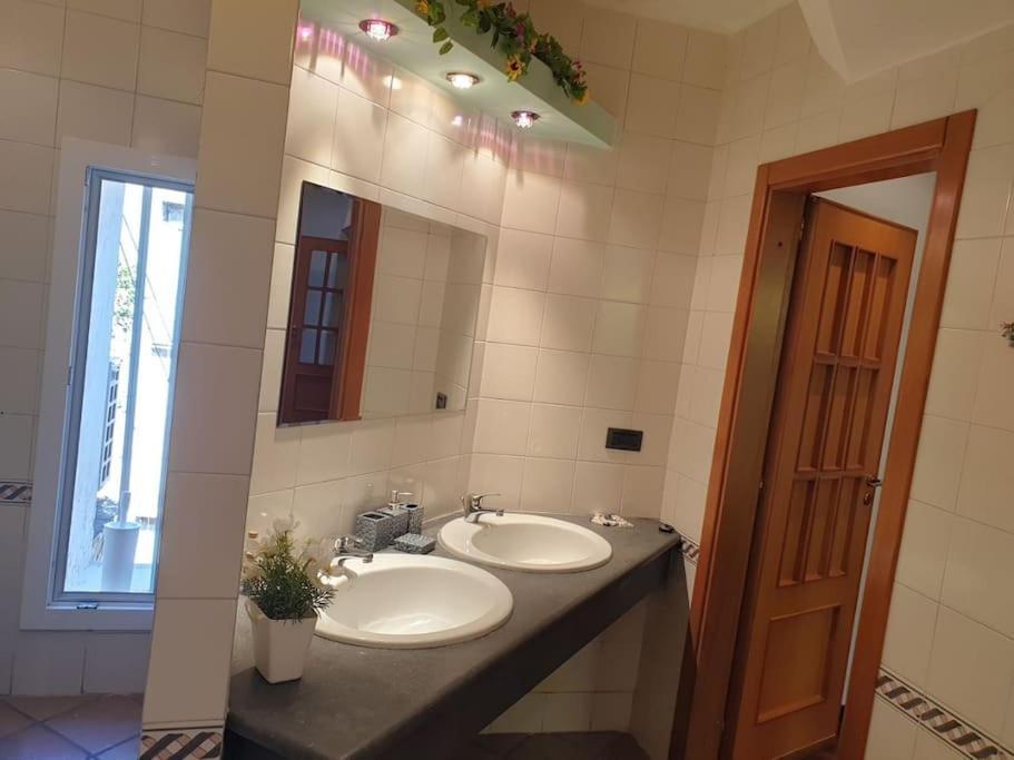 Lovely 11 Guests Flat, Via Tribunali, Center!