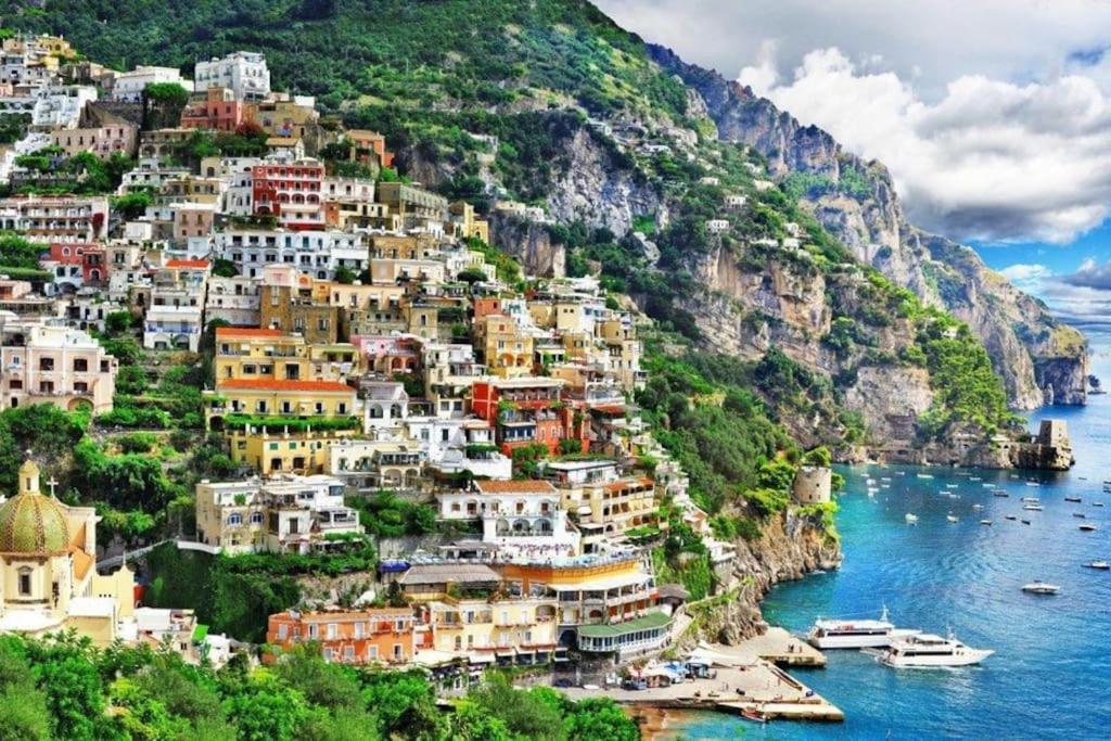 Lovely 11 Guests Flat, Via Tribunali, Center! Naples